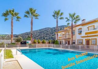 Casa adossada a Benaoján. Preciosa vivienda con piscina comunitaria  y garaje