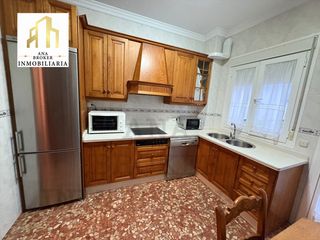 Piso  Calle almendra. Amplio piso con patio en pleno centro � listo para entrar a vivi