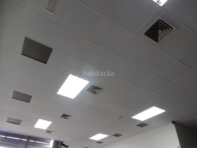 Foto c45fb2d0-d924-4ddc-b07f-77b97e42e303. Local comercial amb calefacció a Zona Industrial Rubí