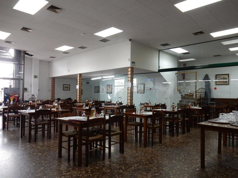 Foto faf9d910-9b55-45e8-9c24-8ae122f43c87. Local comercial amb calefacció a Zona Industrial Rubí