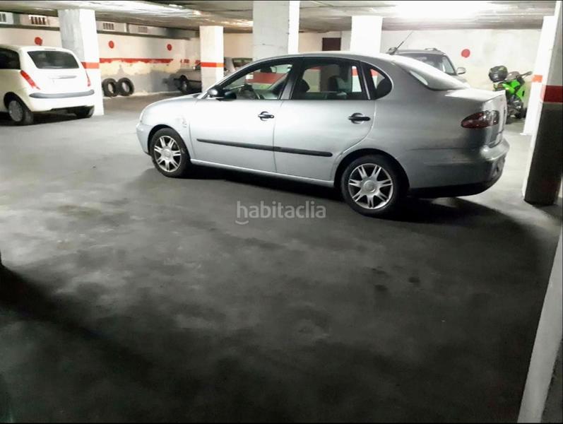 Foto b86b1bbf-fbb0-45cb-9804-8f6f187b26cc. Autoparkplatz in Centre Rubí