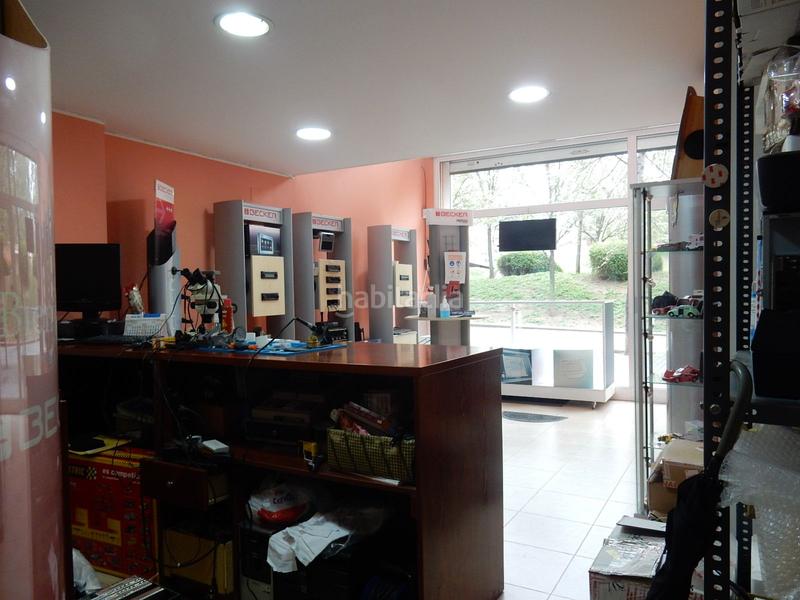 Foto dcf778f4-72bd-44bd-97f1-42da7f7ef997. Local comercial en Mercat Rubí