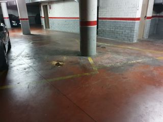Rent Car parking in Mercat. Parking para coche