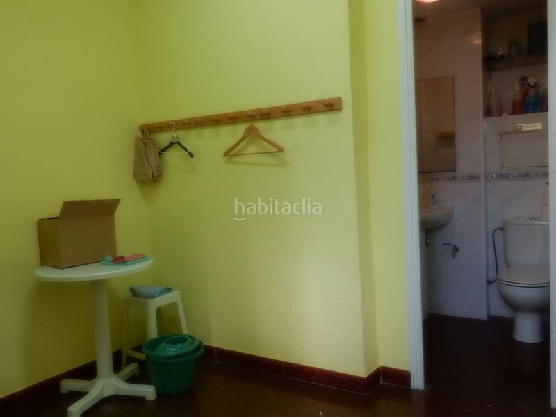 Foto f56ea6ff-b406-45d1-b912-46c58c3cf40f. Locale commerciale in plaça constitució 6 in Les Torres Rubí