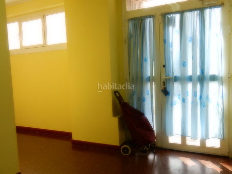 Foto f60259af-e90e-4698-9993-c96bb78e19e6. Locale commerciale in plaça constitució 6 in Les Torres Rubí