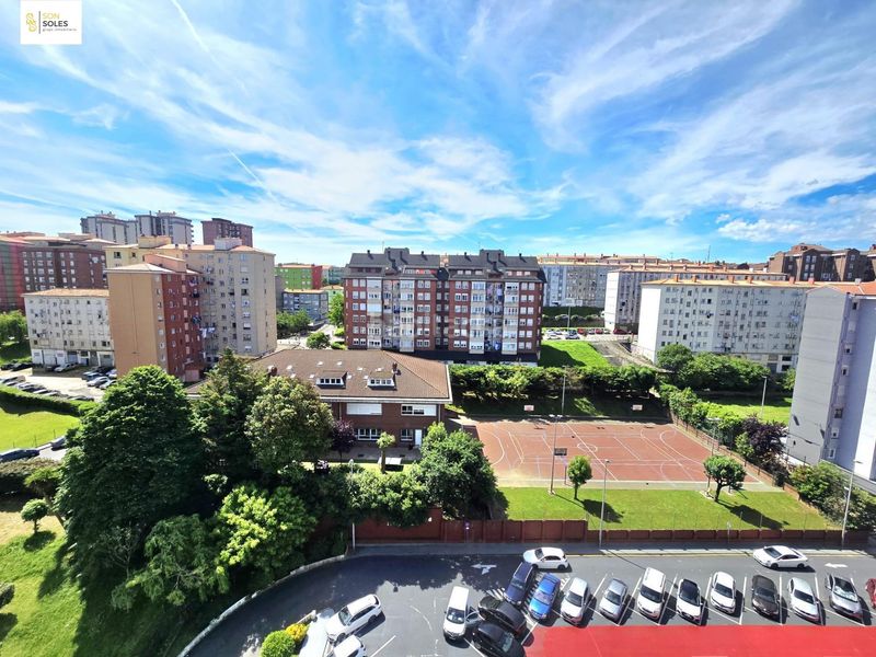 Foto 1b0947ea-44f5-4245-b770-f03400517e26. Flat with heating parking in Los Castros Santander