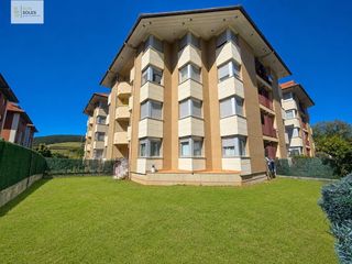 Appartement  Barrio barrio cuartas. Estupendo bajo con jardín y garaje en renedo de piélagos