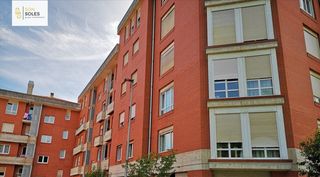 Miete Etagenwohnung  Calle san juan bautista salle. Precioso bajo en alquiler con dos habitaciones y amplia terraza.