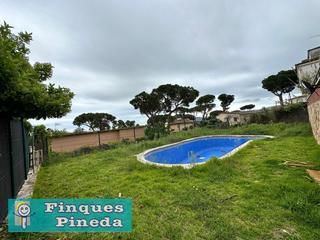 Casa  Carrer dalia (mas mora). Gran torre con jardín y 268m2 de garaje en tordera