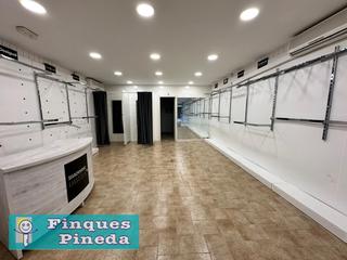 Rent Business premise in Centre. Local en el centro de pineda de mar