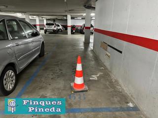 Aparcament cotxe a Tordera. Parking en el centro de tordera
