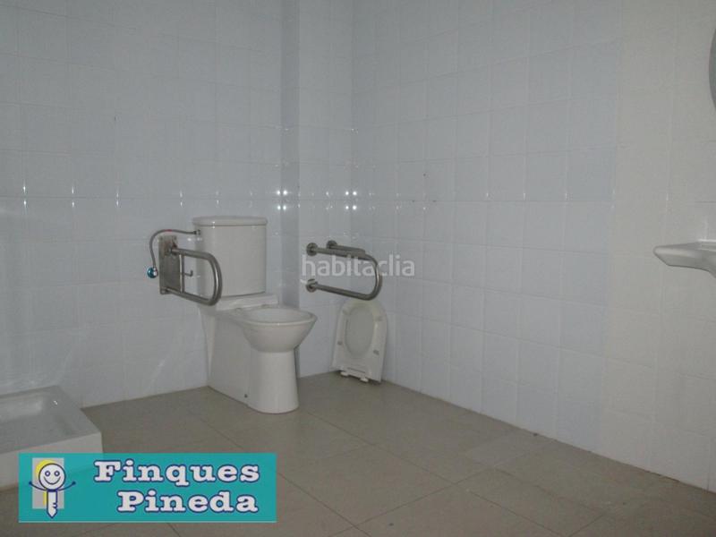 Foto 60b4ded7-305f-401e-a466-b39f2081c594. Lloguer local comercial a Centre Pineda de Mar