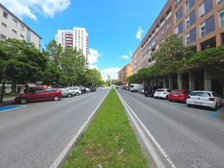 Local Comercial  De pamplona. Local comercial a la calle en venta en echavacoiz  norte, 3 desp