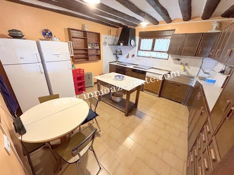 Foto abfe9f04-c351-46cf-8731-55f16a3322d4. Casa amb calefacció a Yerri