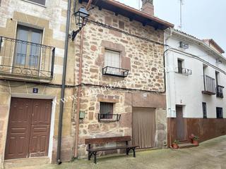 House en Mirafuentes. Casa de pueblo en mirafuentes