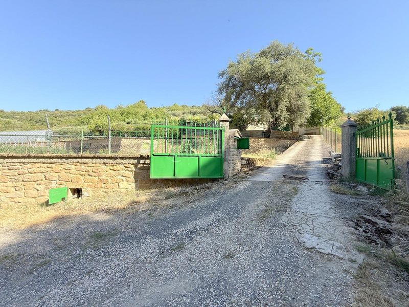 Foto b1811ab2-d905-4d82-ad6e-db333232417d. Masia amb piscina a Yerri