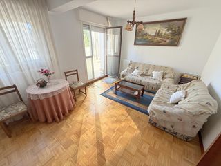 Apartment in Estella / Lizarra. Apartamento con terraza en estella