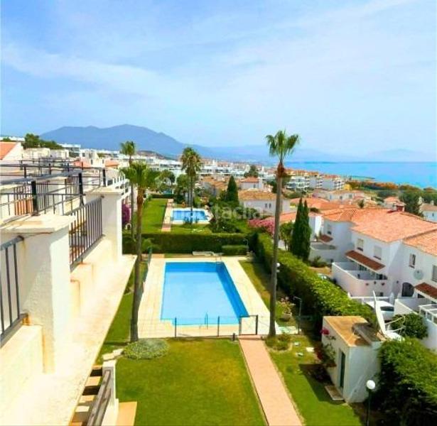 Foto 4e0d5d08-7b22-4be3-b42d-7fd6e232a14a. Dachwohnung mit parking pool in Alcorrín Manilva