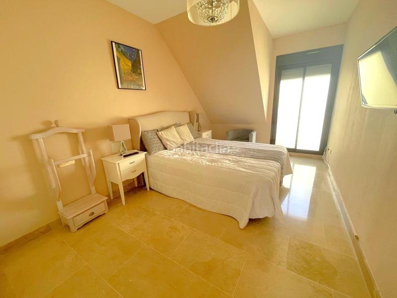 Foto 2dca1217-5b0f-46d0-8b17-efd7f9f3bc03. Àtic amb aparcament piscina a La Duquesa Manilva