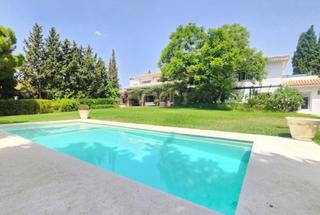 Chalet à Avenida de españa de calahonda 129. Espectacular villa cerca de la playa y tiendas en calahonda