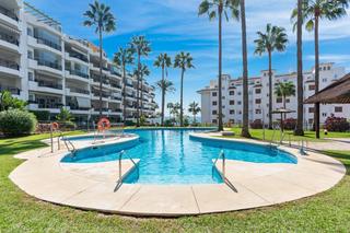 Apartament en Alhamar 2. Impresionante apartamento junto a la playa en calahonda