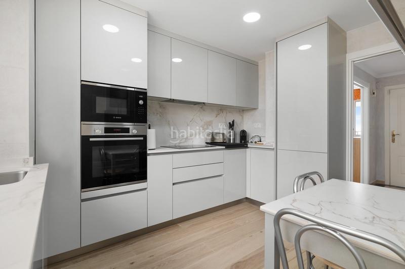 Foto 248c15d1-f621-4b50-964b-0d6a86d3cdb9. Àtic a avenida principe salman 8 a Playa Bajadilla - Puertos Marbella