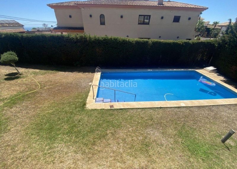Foto 46d57fc9-111b-48c4-8057-4056b2f824a3. Xalet amb aparcament piscina a Centro Benalmádena