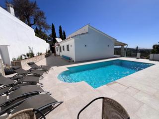 Chalet à El Faro de Calaburra - Chaparral. Espectacular villa recientemente renovada con piscina y apartame