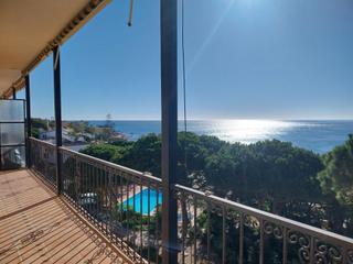 Apartament en Calle alhamar 13. Apartamento en primera linea de playa en calahonda con espectacu