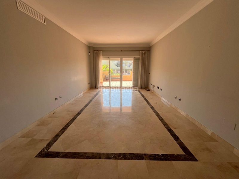 Foto e794af0f-5f84-4aab-aed2-5af3bef100a2. Apartament amb aparcament piscina a Los Flamingos Benahavís