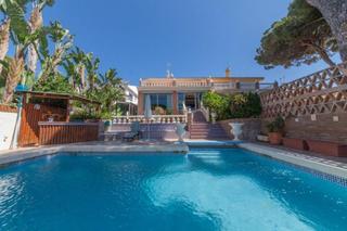 Xalet  Calle calle cabopino. Villa semipareada en primera linea de playa frente al puerto de