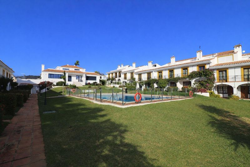Foto 377dd12d-b192-4b17-95f0-990b1a1bbe38. Casa adossada amb calefacció aparcament piscina a Mijas