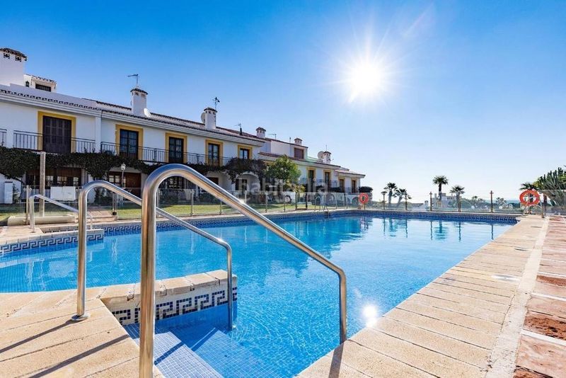Foto 660df54b-d00b-4817-b666-eaad52e6dcae. Casa adossada amb calefacció aparcament piscina a Mijas