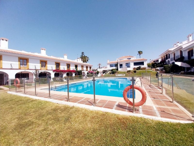 Foto 6ff73f7d-874f-4cda-9f2f-100f08eabc76. Casa adossada amb calefacció aparcament piscina a Mijas