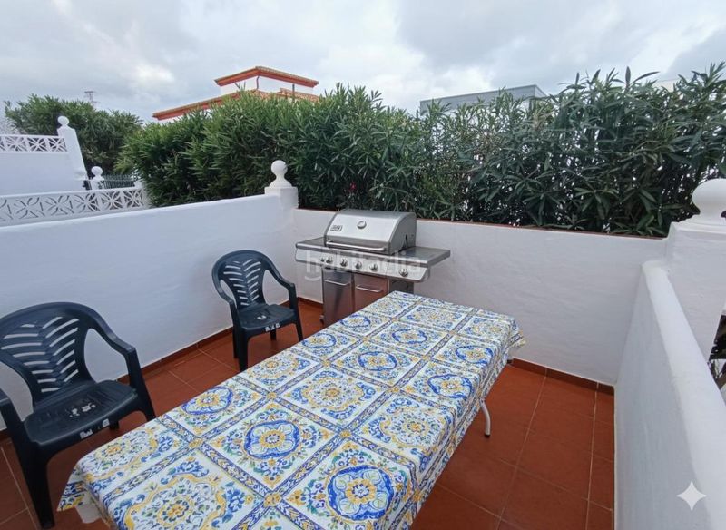 Foto b7b0377a-2f25-431e-8a4e-7c9631fc7636. Casa adossada amb calefacció aparcament piscina a Mijas