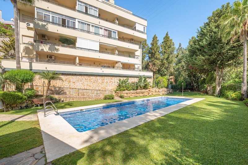 Foto 07c1a479-b891-494a-a7b2-13a1637df8f5. Àtic amb calefacció aparcament piscina a Calahonda Mijas