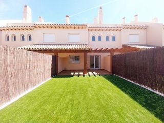 Casa adosada  Adarves de calypso. Adosado casi nuevo a estrenar, con jardín privado y cerca de la