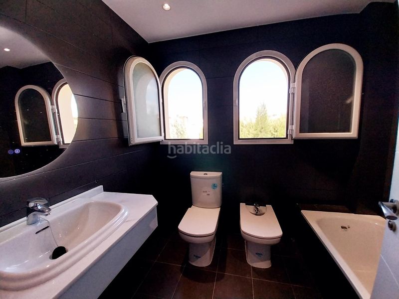 Foto c03d2fe8-772d-47cb-a893-86a7a665fcca. Casa adossada amb calefacció aparcament piscina a Mijas