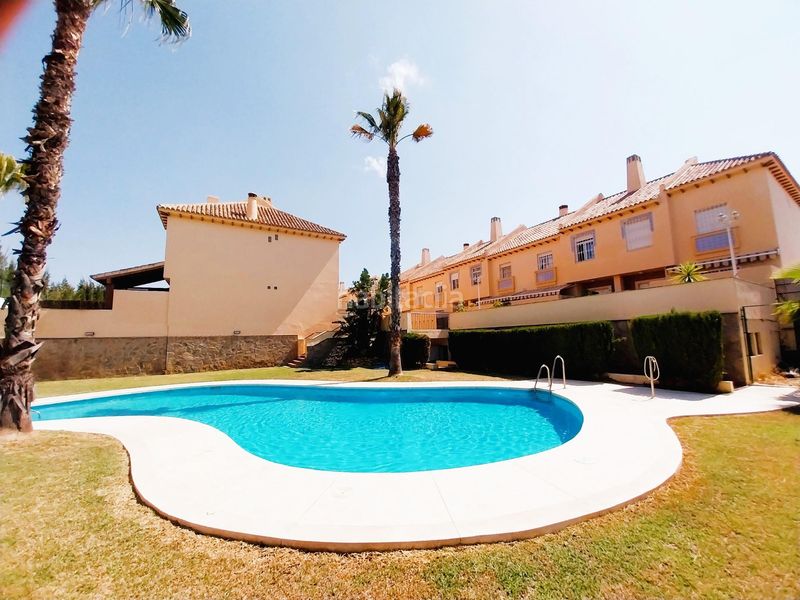 Foto cfd811bf-4766-429b-9374-57cb88cd9fa2. Casa adossada amb calefacció aparcament piscina a Mijas