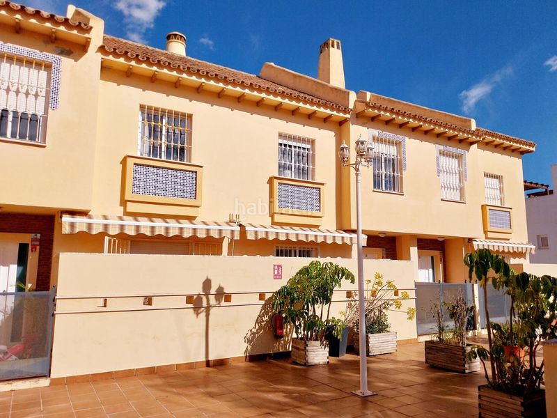 Foto 065e7a71-4e74-4ddd-aaf6-c64bc014ff0b. Casa adossada amb calefacció aparcament piscina a Mijas