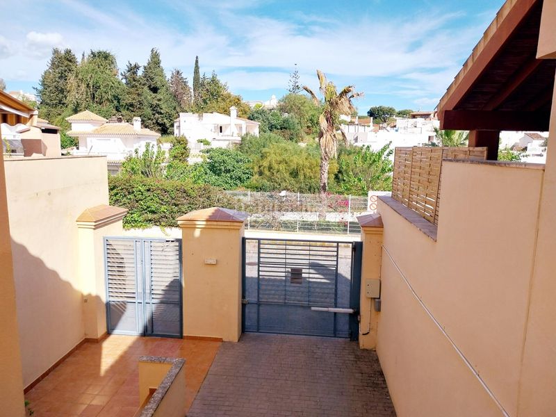 Foto 7fe4fb91-d74f-428b-91ed-5db433476f1b. Casa adossada amb calefacció aparcament piscina a Mijas