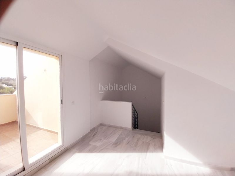 Foto f530afa3-74b9-44d6-9453-d3243cd18bba. Casa adossada amb calefacció aparcament piscina a Mijas