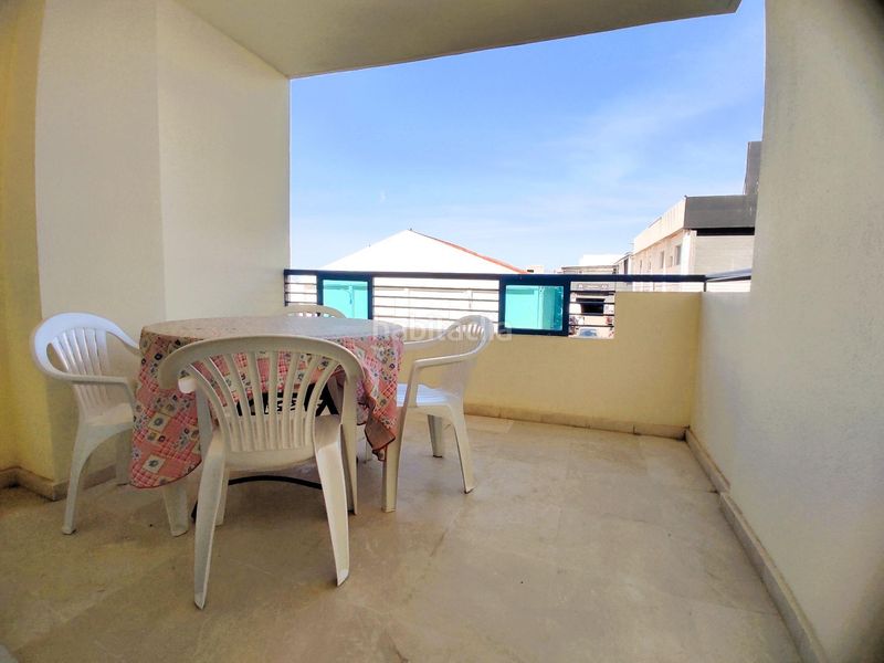 Foto 894215c8-3e3e-44fd-bf43-a0b39bd97793. Apartament amb piscina a Playa Bajadilla - Puertos Marbella