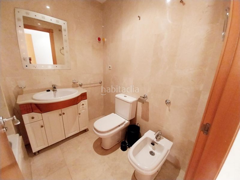 Foto fe466f46-6ae7-4f5e-a6db-90dd63604a2b. Planta baixa amb calefacció aparcament piscina a Benalmádena