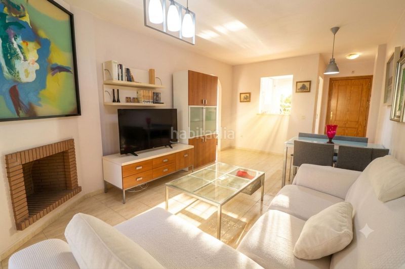 Foto 5496b9df-6a7d-4201-8328-47d4692a0b73. Apartamento  de esquina con amplia terraza a solo unos pasos de la playa de luna beach Calahonda en Mijas