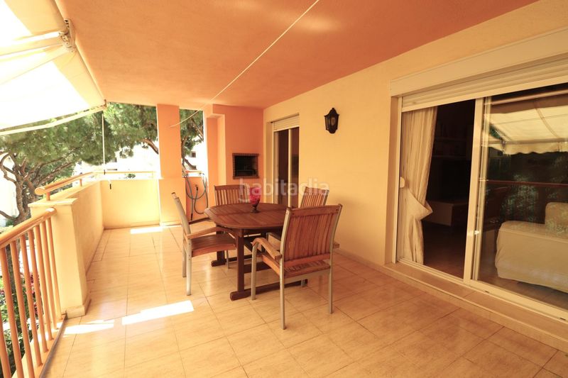 Foto c0da28e0-385b-42e0-8716-081e31adcd69. Apartamento  de esquina con amplia terraza a solo unos pasos de la playa de luna beach Calahonda en Mijas