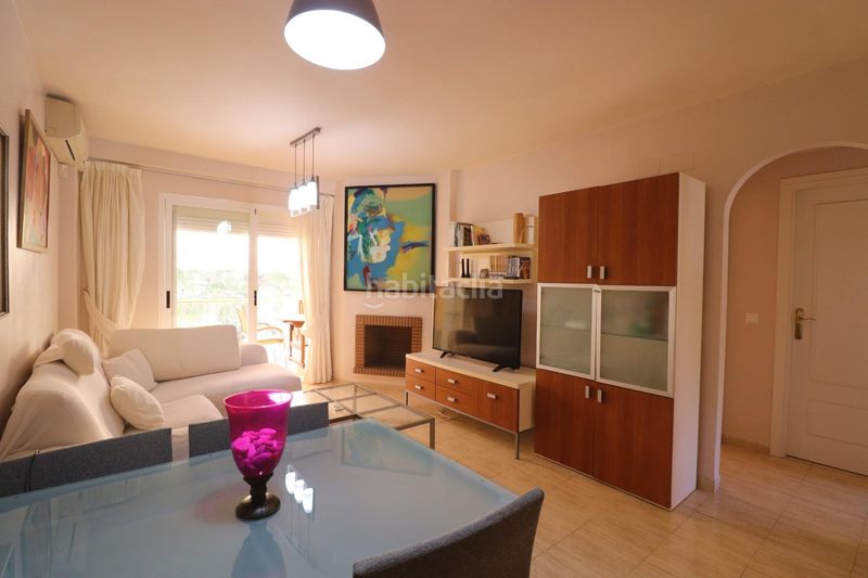 Foto c9c6085d-2ff1-40b0-84db-e355c9d06cf4. Apartamento  de esquina con amplia terraza a solo unos pasos de la playa de luna beach Calahonda en Mijas