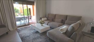 Apartamento en Benatalaya. Moderno apartamento en estepona