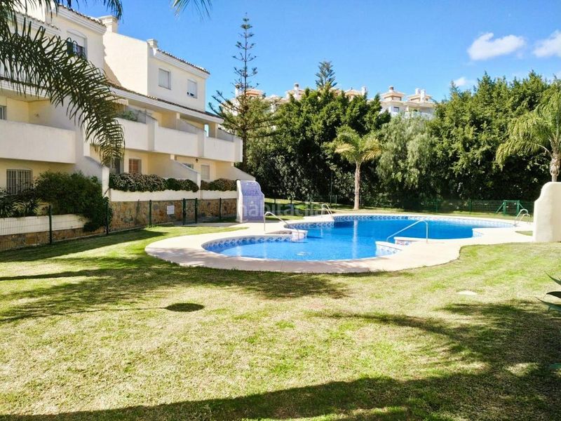 Foto 63d080d1-679d-4d68-a67a-575b66d36c1a. Dúplex amb calefacció aparcament piscina a Calahonda Mijas