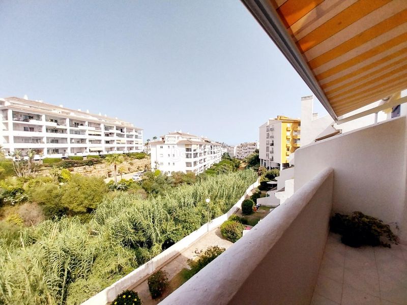 Foto 79e23981-e391-49e5-b352-b08e0890a4da. Dúplex amb calefacció aparcament piscina a Calahonda Mijas